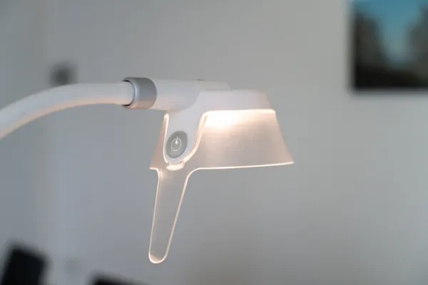 Derungs Pflege-und Bettleuchte AMALIA 2 P S4 Pinversion mit Gelenkarm