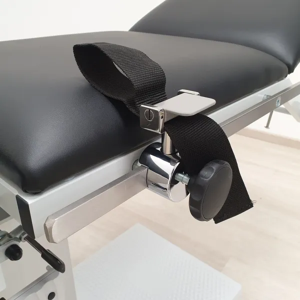 Handfessel aus CrNi-Stahl, schwarzes Gurtband, 50 mm breit und 500 mm lang